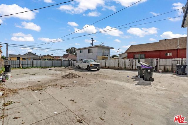 633 W 75th Street, Los Angeles, CA 90044