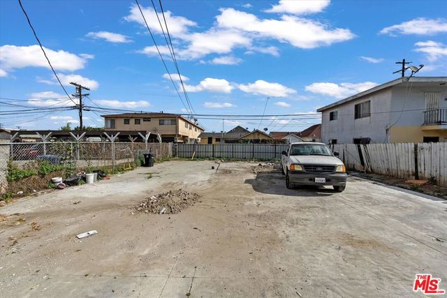 633 W 75th Street, Los Angeles, CA 90044