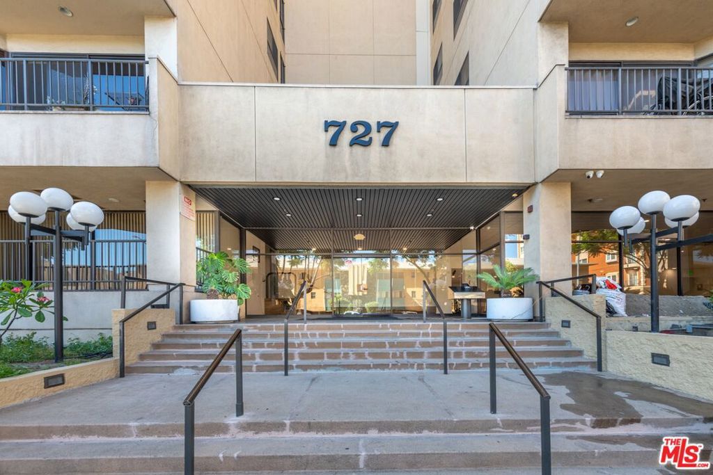 727 S Ardmore Avenue 108, Los Angeles, CA 90005 — exterior