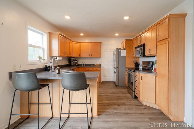 1877 Sun Park Drive, Zeeland, MI 49464
