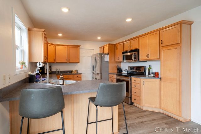 1877 Sun Park Drive, Zeeland, MI 49464