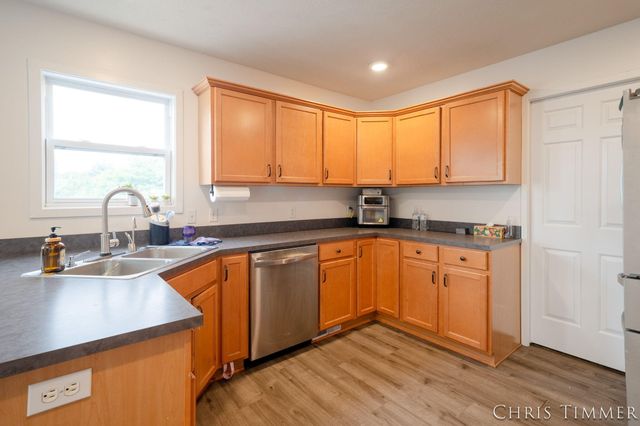 1877 Sun Park Drive, Zeeland, MI 49464