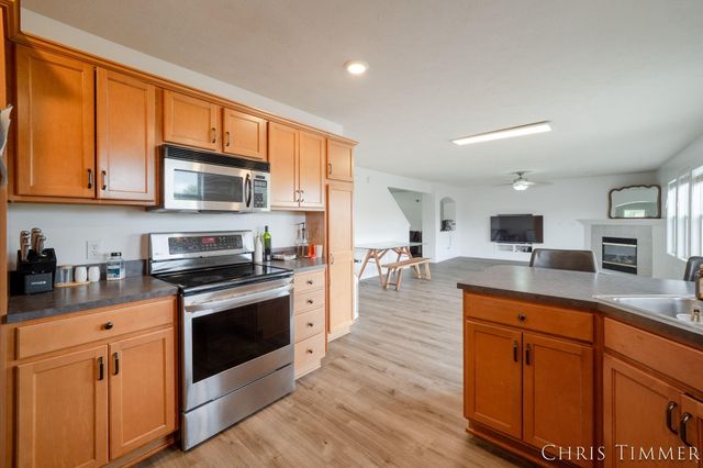 1877 Sun Park Drive, Zeeland, MI 49464