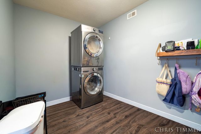 1877 Sun Park Drive, Zeeland, MI 49464