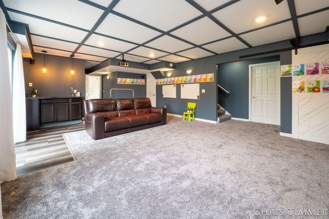 1877 Sun Park Drive, Zeeland, MI 49464