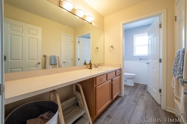 1877 Sun Park Drive, Zeeland, MI 49464