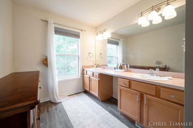 1877 Sun Park Drive, Zeeland, MI 49464