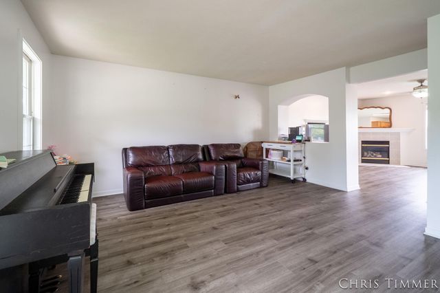 1877 Sun Park Drive, Zeeland, MI 49464