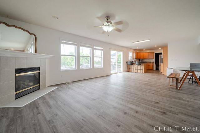 1877 Sun Park Drive, Zeeland, MI 49464
