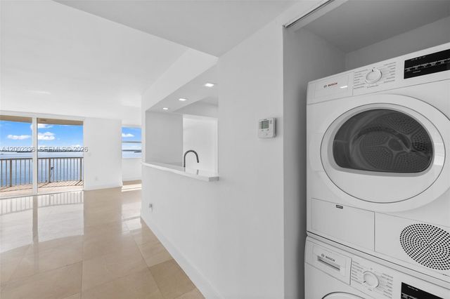 1420 Brickell Bay Dr 1001A, Miami, FL 33131