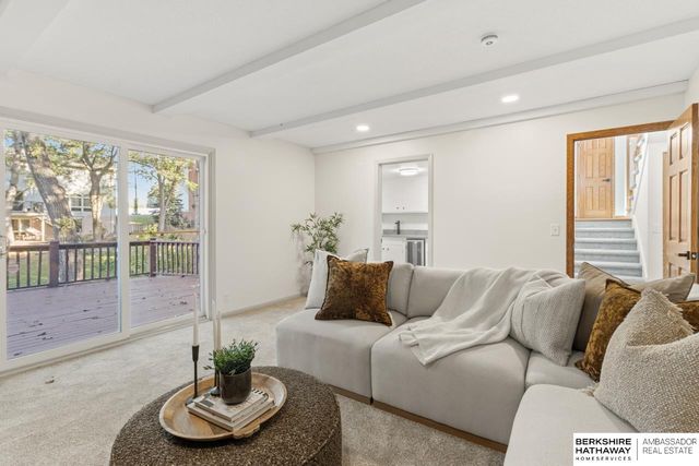 3605 S 94th Street, Omaha, NE 68124