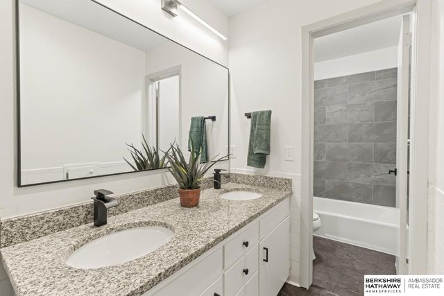 3605 S 94th Street, Omaha, NE 68124