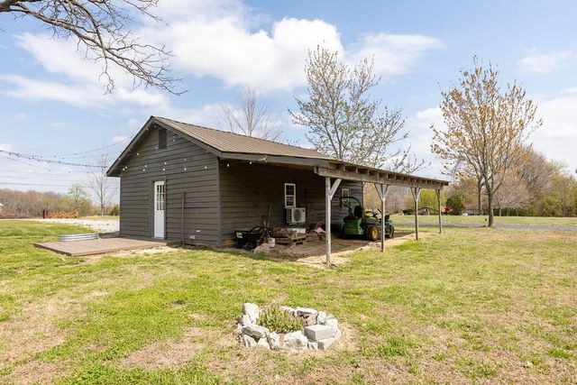 335 N Centerpoint Rd, Portland, TN 37148
