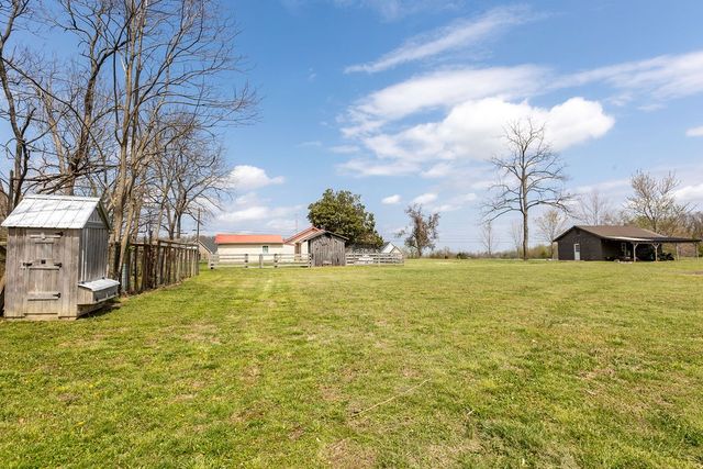 335 N Centerpoint Rd, Portland, TN 37148