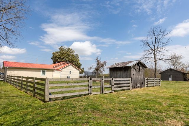 335 N Centerpoint Rd, Portland, TN 37148