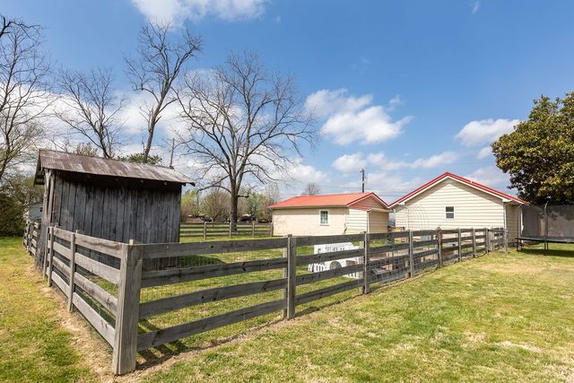 335 N Centerpoint Rd, Portland, TN 37148