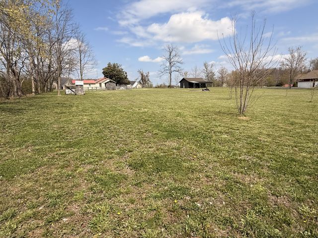 335 N Centerpoint Rd, Portland, TN 37148