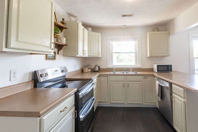 335 N Centerpoint Rd, Portland, TN 37148