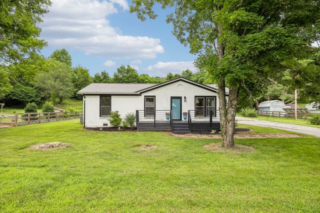 2632 Owens Dr, Santa Fe, TN 38482