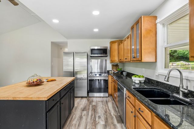 2632 Owens Dr, Santa Fe, TN 38482