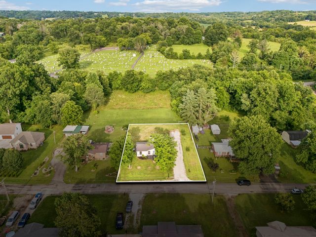 2632 Owens Dr, Santa Fe, TN 38482