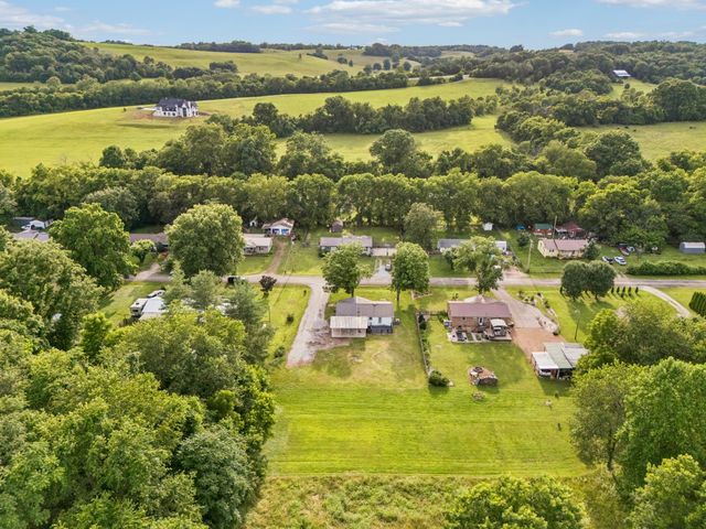 2632 Owens Dr, Santa Fe, TN 38482