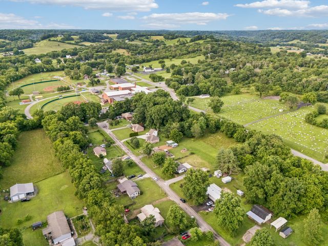 2632 Owens Dr, Santa Fe, TN 38482