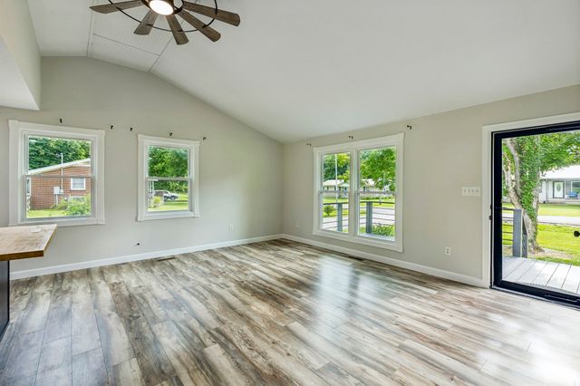 2632 Owens Dr, Santa Fe, TN 38482