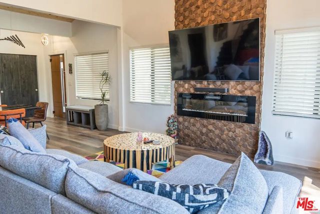 1933 Lemoyne Street, Los Angeles, CA 90026