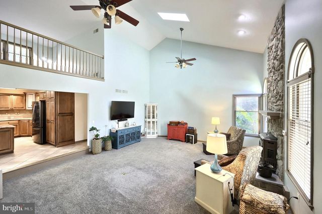 571 LAKE MEADE DR, East Berlin, PA 17316