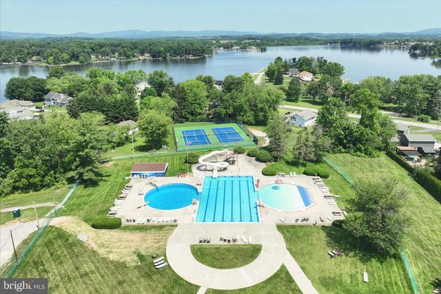 571 LAKE MEADE DR, East Berlin, PA 17316