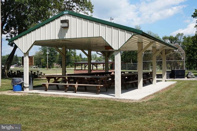 571 LAKE MEADE DR, East Berlin, PA 17316