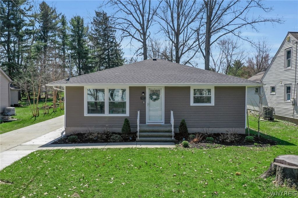97 Huntington Court, Hamburg, NY 14075