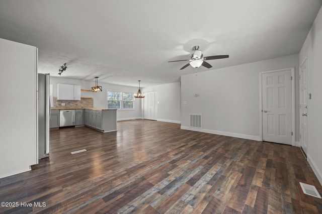 504 Oakwood Avenue, Jacksonville, NC 28546