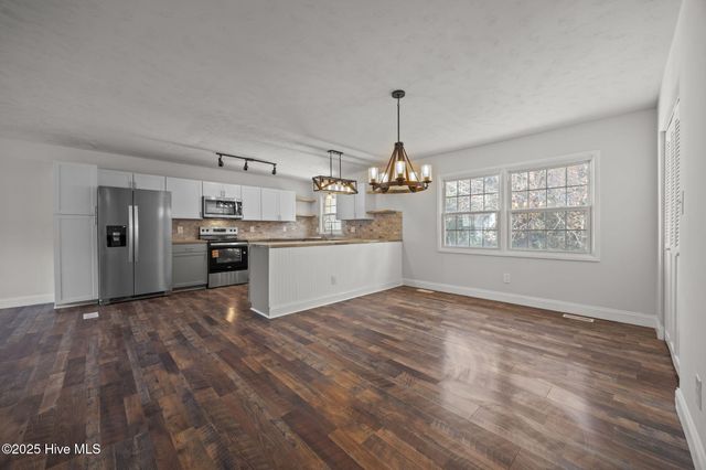 504 Oakwood Avenue, Jacksonville, NC 28546