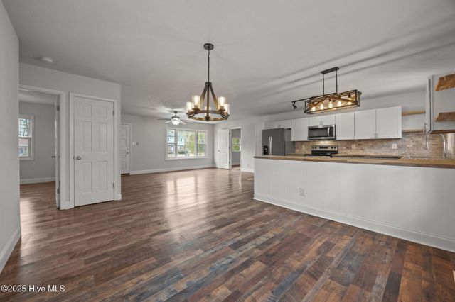 504 Oakwood Avenue, Jacksonville, NC 28546