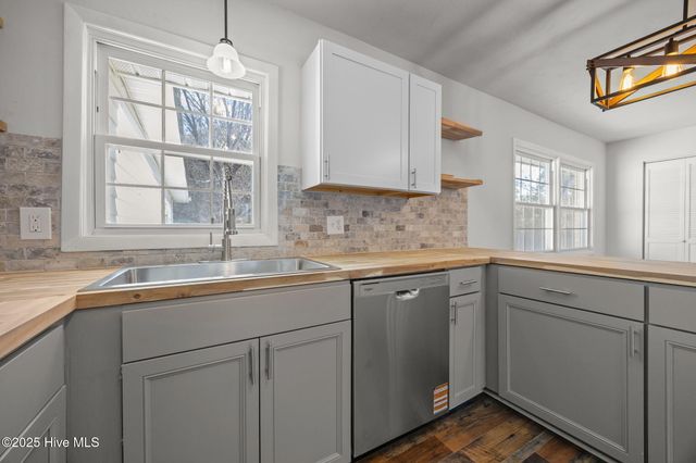 504 Oakwood Avenue, Jacksonville, NC 28546