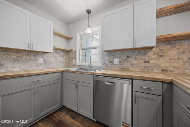 504 Oakwood Avenue, Jacksonville, NC 28546