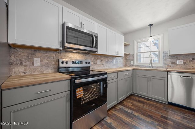 504 Oakwood Avenue, Jacksonville, NC 28546