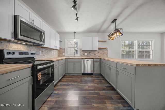 504 Oakwood Avenue, Jacksonville, NC 28546