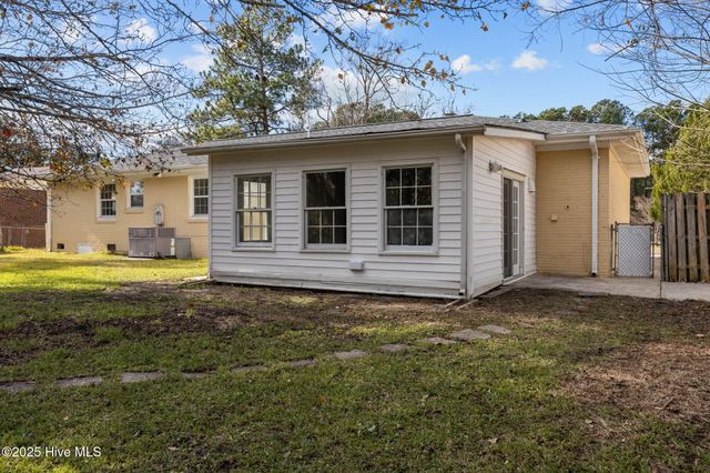 504 Oakwood Avenue, Jacksonville, NC 28546