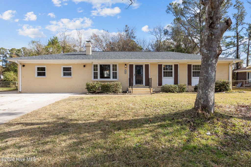 504 Oakwood Avenue, Jacksonville, NC 28546