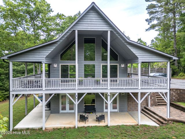 135 Heritage Trail, Brasstown, NC 28902