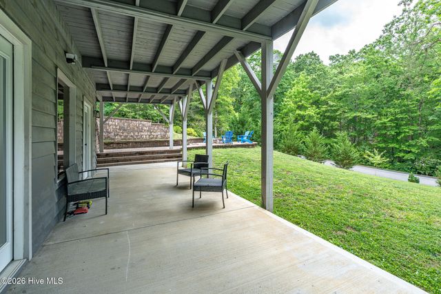 135 Heritage Trail, Brasstown, NC 28902