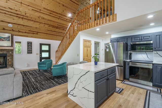 135 Heritage Trail, Brasstown, NC 28902