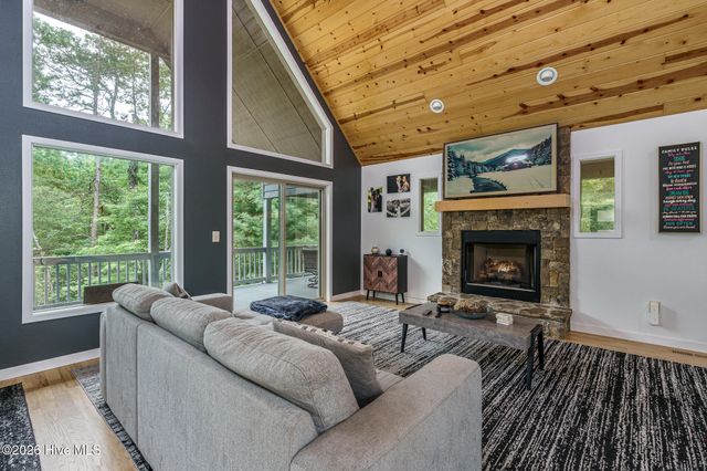 135 Heritage Trail, Brasstown, NC 28902