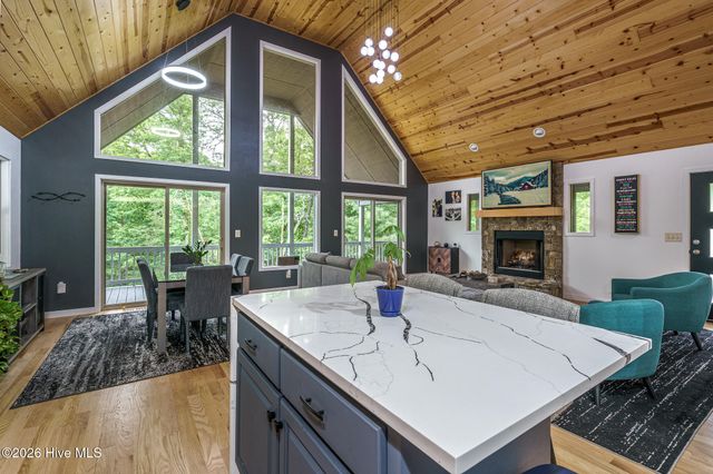 135 Heritage Trail, Brasstown, NC 28902