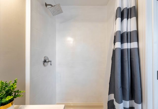 1616 Wilcox Street, Crest Hill, IL 60435