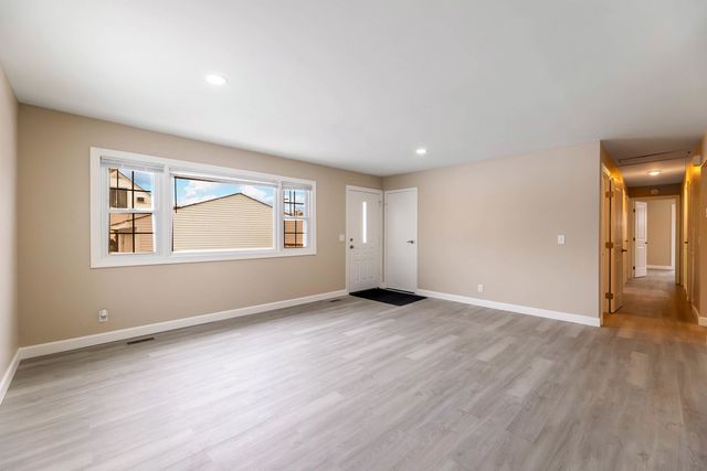 1616 Wilcox Street, Crest Hill, IL 60435