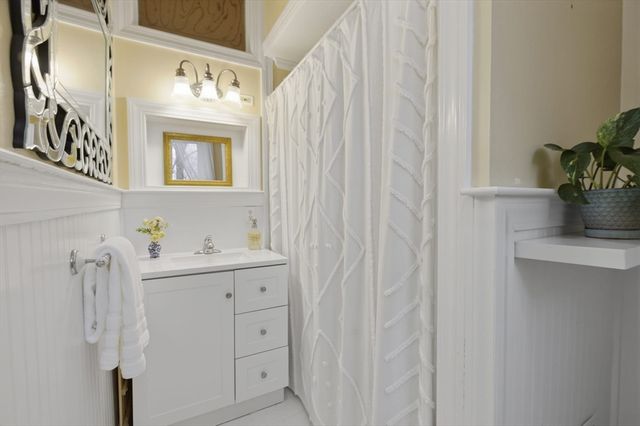 4 Mount Vernon St 3, Haverhill, MA 01830